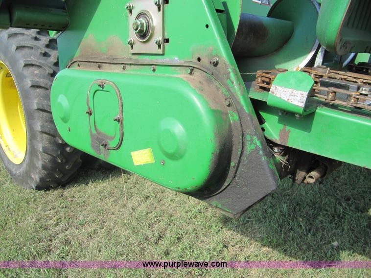 image for item D1661 1998 John Deere 893 corn head