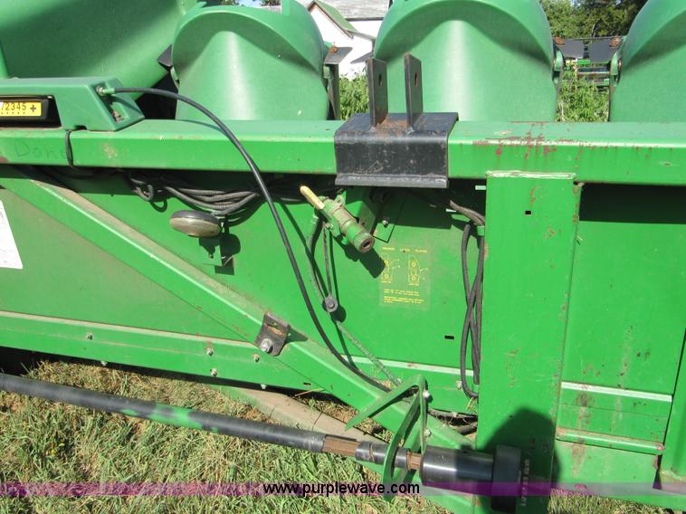 image for item D1661 1998 John Deere 893 corn head