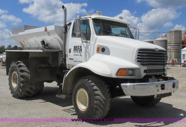 image for item H3257 2002 Sterling L8500 applicator truck