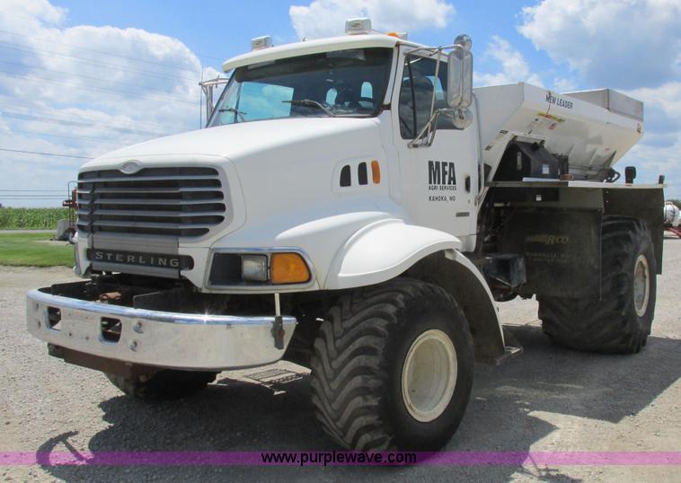image for item H3257 2002 Sterling L8500 applicator truck