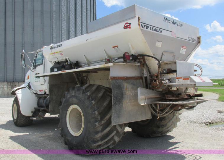 image for item H3257 2002 Sterling L8500 applicator truck