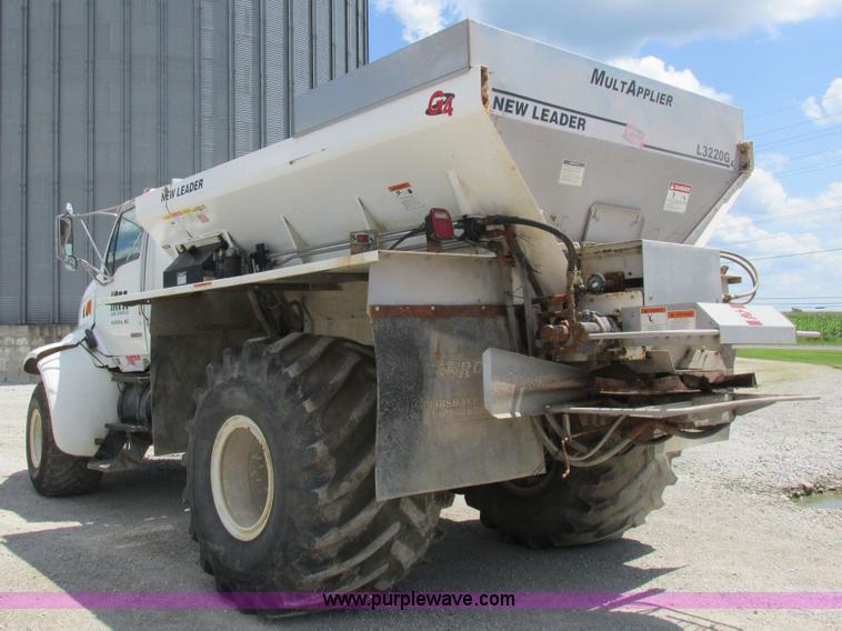 image for item H3257 2002 Sterling L8500 applicator truck