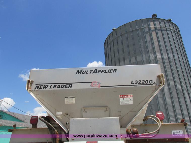 image for item H3257 2002 Sterling L8500 applicator truck