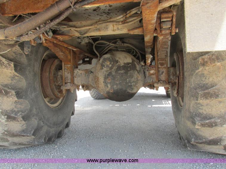 image for item H3257 2002 Sterling L8500 applicator truck