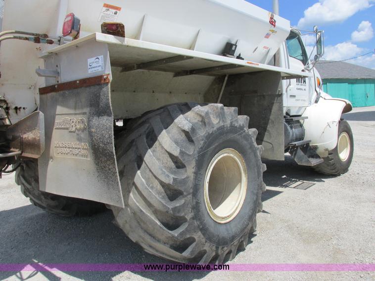 image for item H3257 2002 Sterling L8500 applicator truck