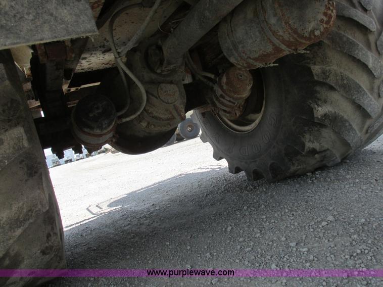 image for item H3257 2002 Sterling L8500 applicator truck