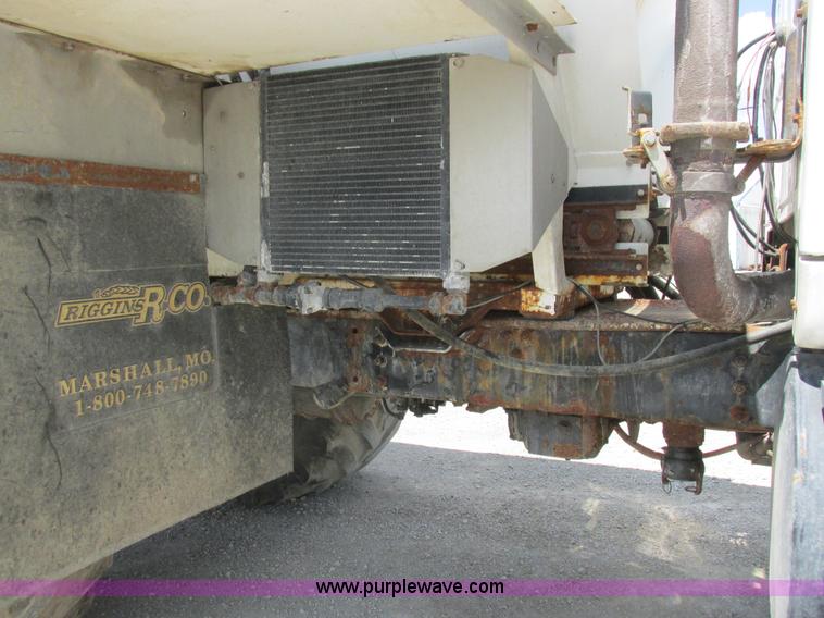 image for item H3257 2002 Sterling L8500 applicator truck