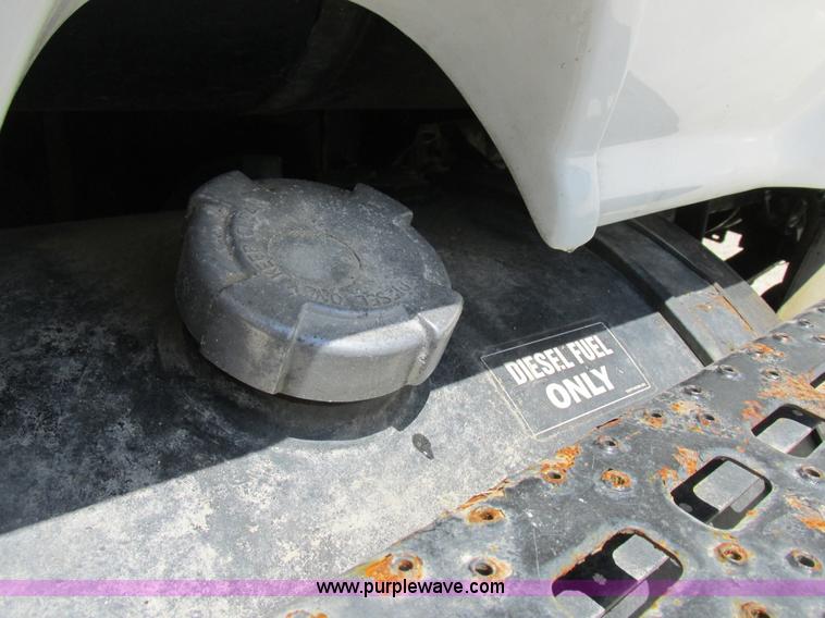 image for item H3257 2002 Sterling L8500 applicator truck