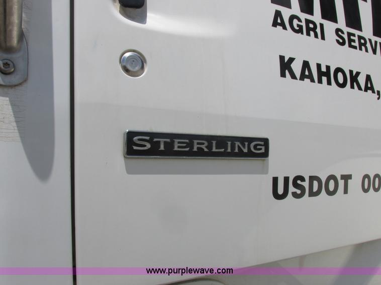 image for item H3257 2002 Sterling L8500 applicator truck
