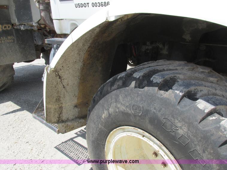 image for item H3257 2002 Sterling L8500 applicator truck