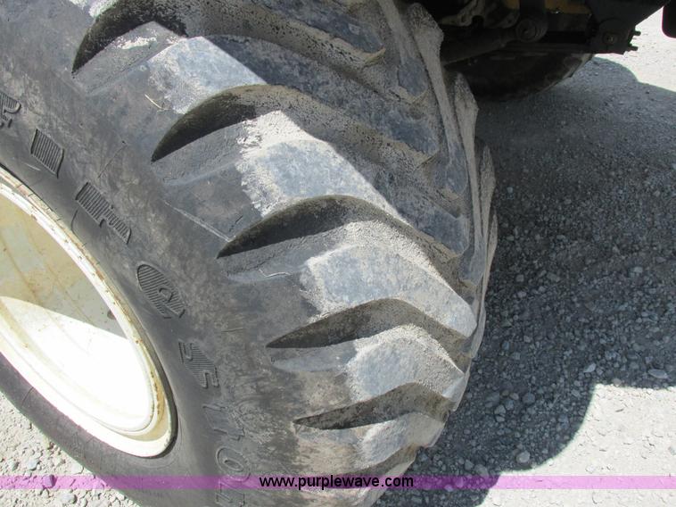 image for item H3257 2002 Sterling L8500 applicator truck