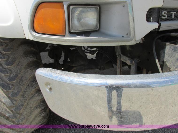 image for item H3257 2002 Sterling L8500 applicator truck