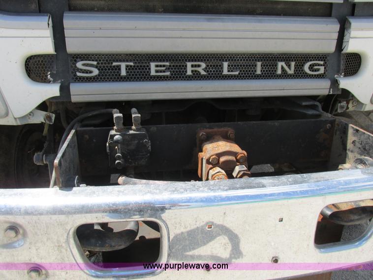 image for item H3257 2002 Sterling L8500 applicator truck