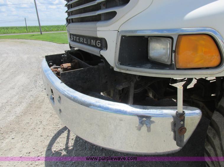 image for item H3257 2002 Sterling L8500 applicator truck