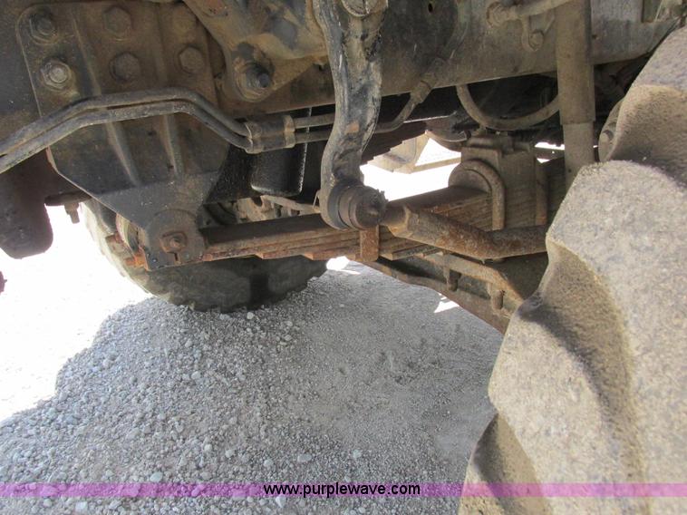 image for item H3257 2002 Sterling L8500 applicator truck