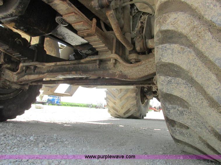 image for item H3257 2002 Sterling L8500 applicator truck