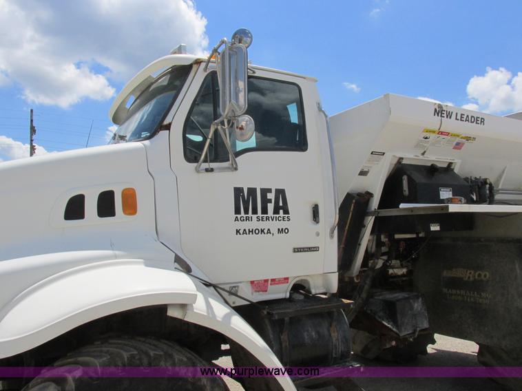 image for item H3257 2002 Sterling L8500 applicator truck