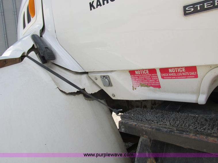 image for item H3257 2002 Sterling L8500 applicator truck