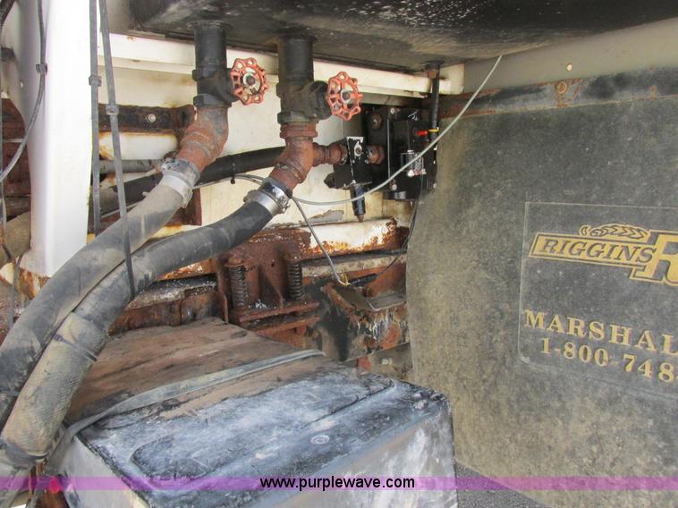 image for item H3257 2002 Sterling L8500 applicator truck