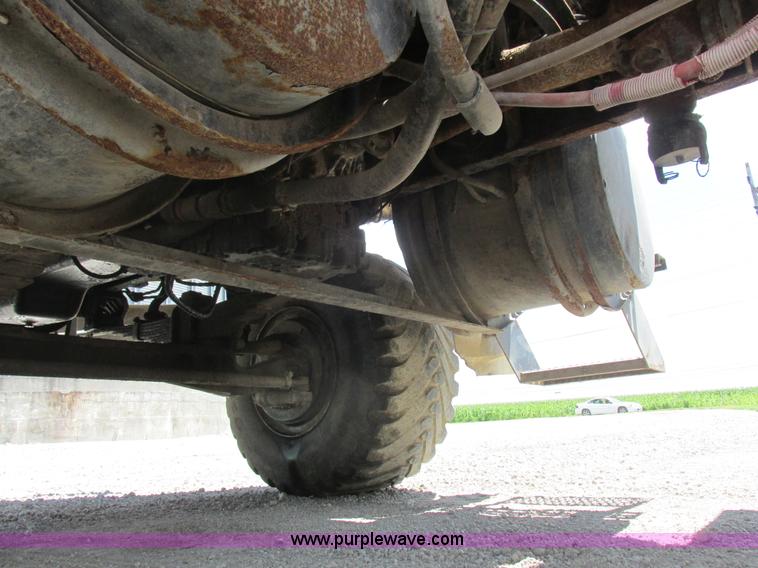 image for item H3257 2002 Sterling L8500 applicator truck