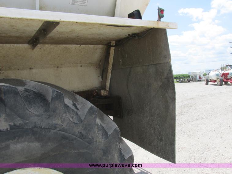 image for item H3257 2002 Sterling L8500 applicator truck