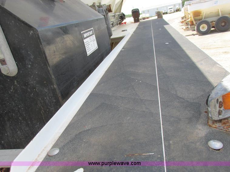 image for item H3257 2002 Sterling L8500 applicator truck