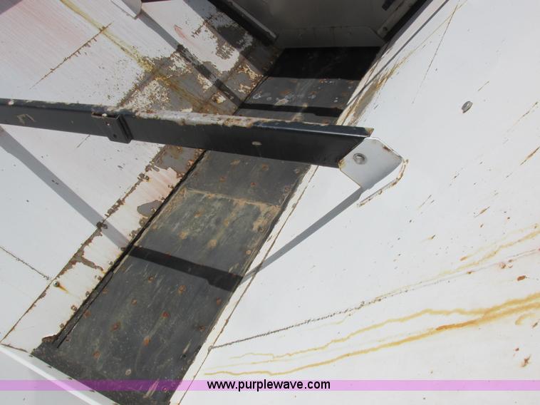 image for item H3257 2002 Sterling L8500 applicator truck