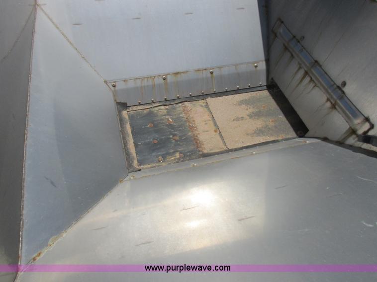 image for item H3257 2002 Sterling L8500 applicator truck