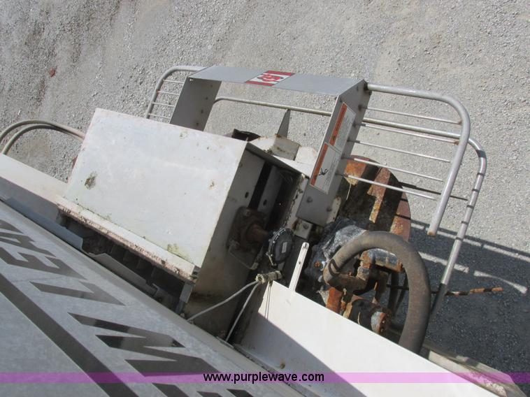 image for item H3257 2002 Sterling L8500 applicator truck