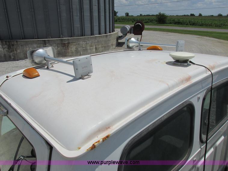 image for item H3257 2002 Sterling L8500 applicator truck