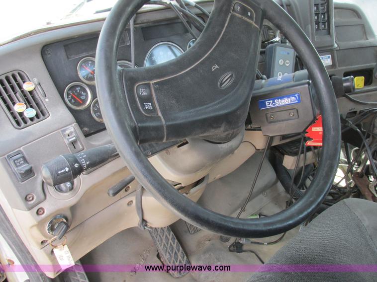 image for item H3257 2002 Sterling L8500 applicator truck