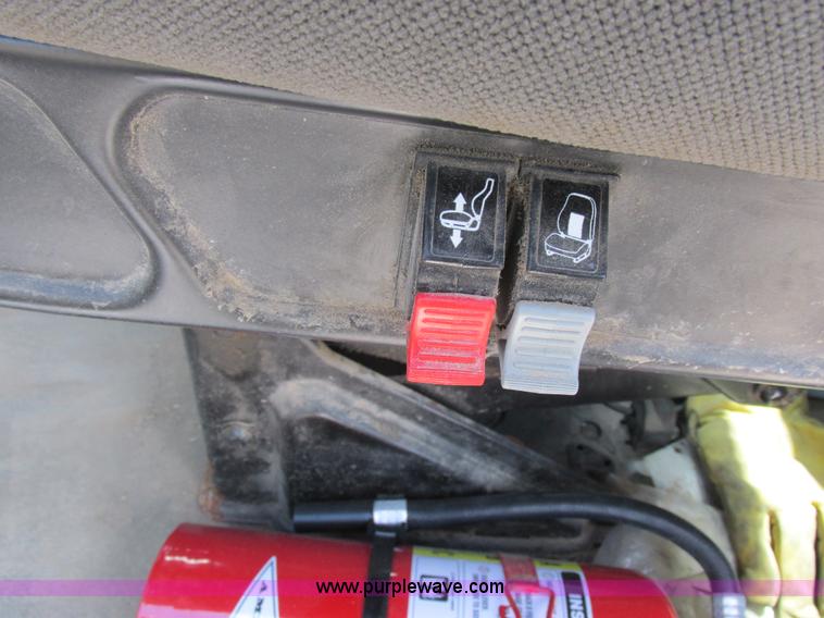 image for item H3257 2002 Sterling L8500 applicator truck