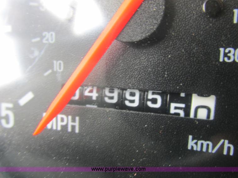 image for item H3257 2002 Sterling L8500 applicator truck