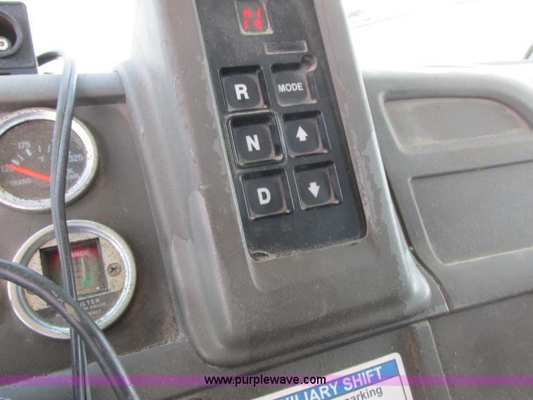 image for item H3257 2002 Sterling L8500 applicator truck