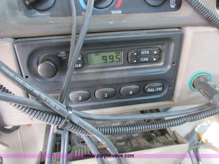 image for item H3257 2002 Sterling L8500 applicator truck