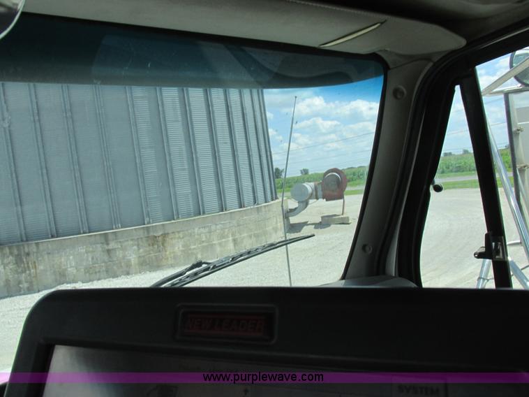 image for item H3257 2002 Sterling L8500 applicator truck