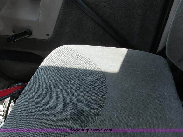 image for item H3257 2002 Sterling L8500 applicator truck