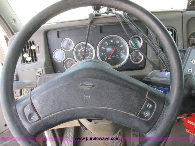 image for item H3257 2002 Sterling L8500 applicator truck