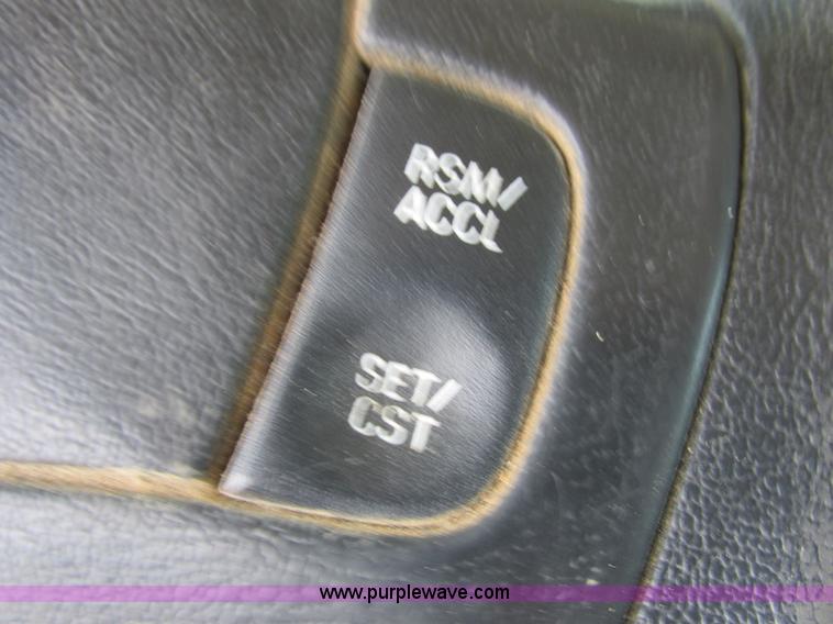 image for item H3257 2002 Sterling L8500 applicator truck