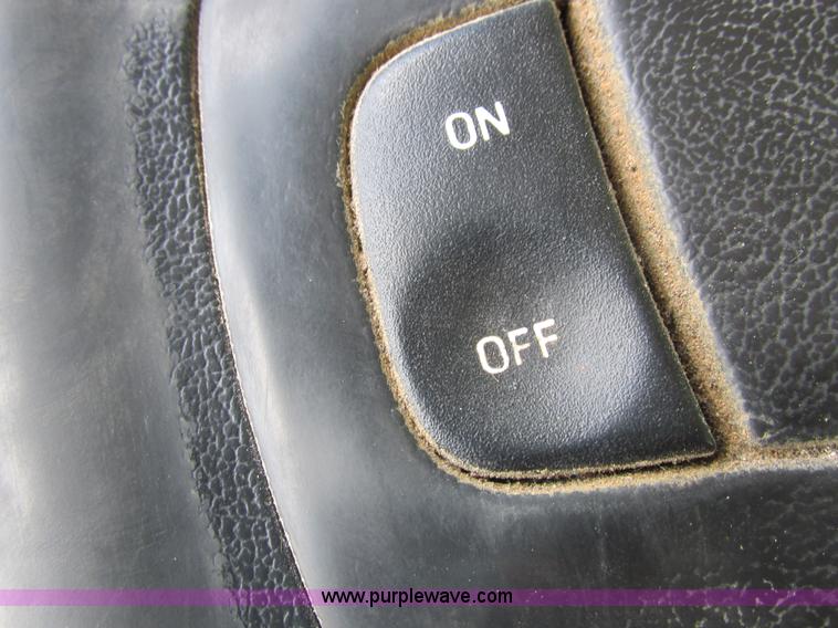 image for item H3257 2002 Sterling L8500 applicator truck