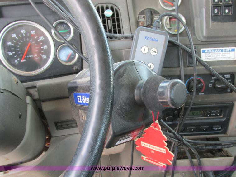 image for item H3257 2002 Sterling L8500 applicator truck