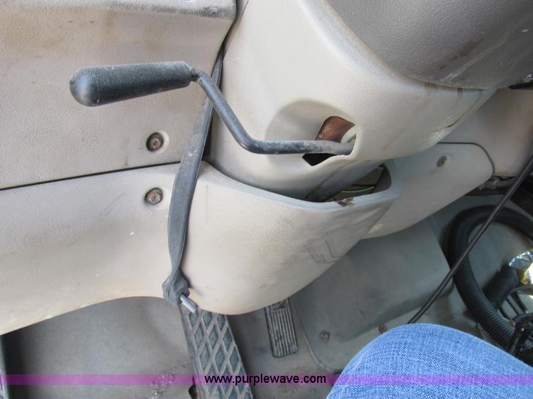 image for item H3257 2002 Sterling L8500 applicator truck