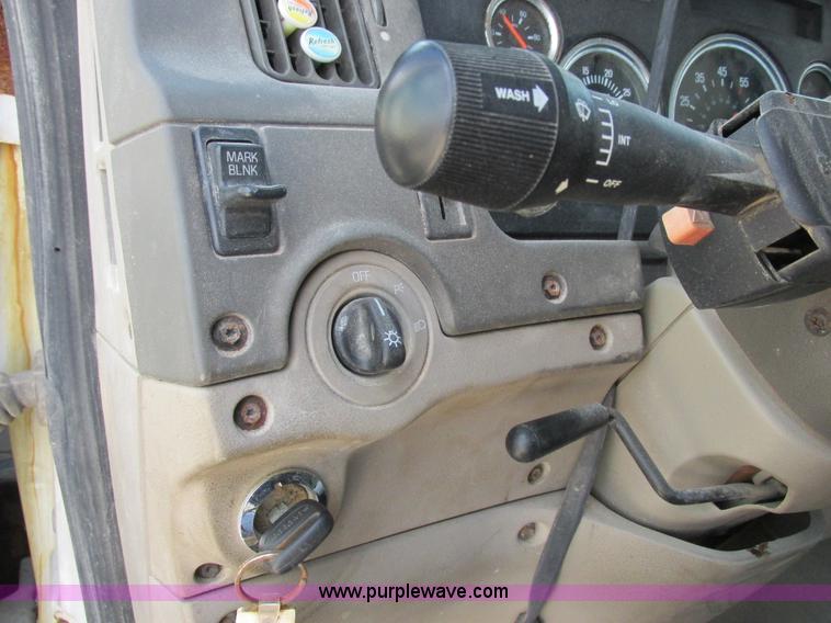 image for item H3257 2002 Sterling L8500 applicator truck