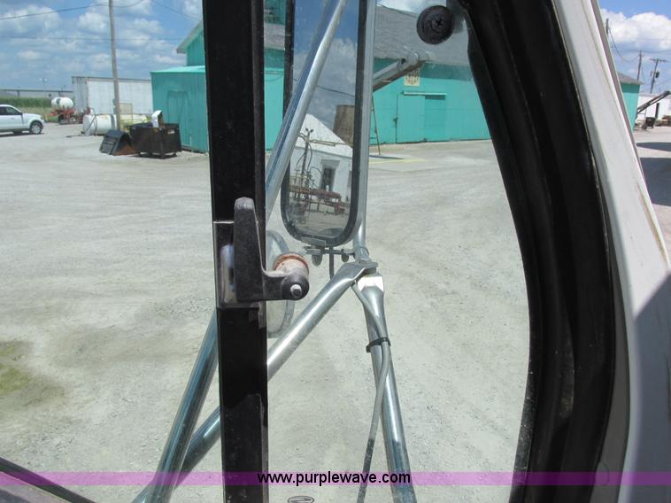 image for item H3257 2002 Sterling L8500 applicator truck