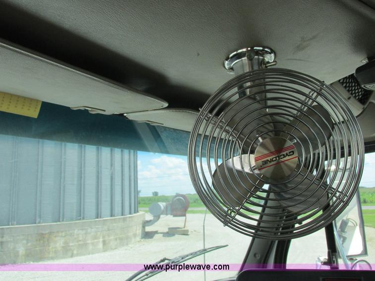 image for item H3257 2002 Sterling L8500 applicator truck