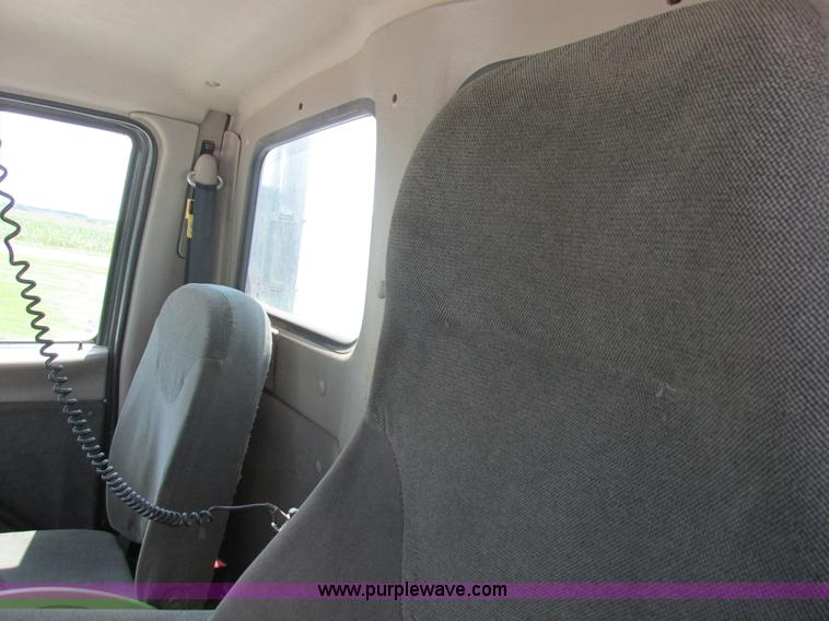 image for item H3257 2002 Sterling L8500 applicator truck