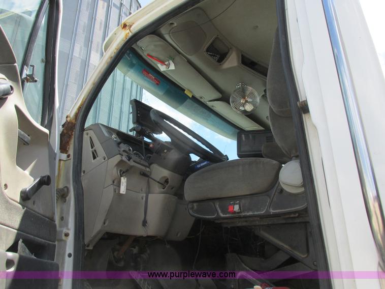 image for item H3257 2002 Sterling L8500 applicator truck