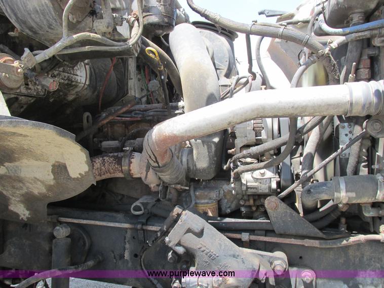 image for item H3257 2002 Sterling L8500 applicator truck