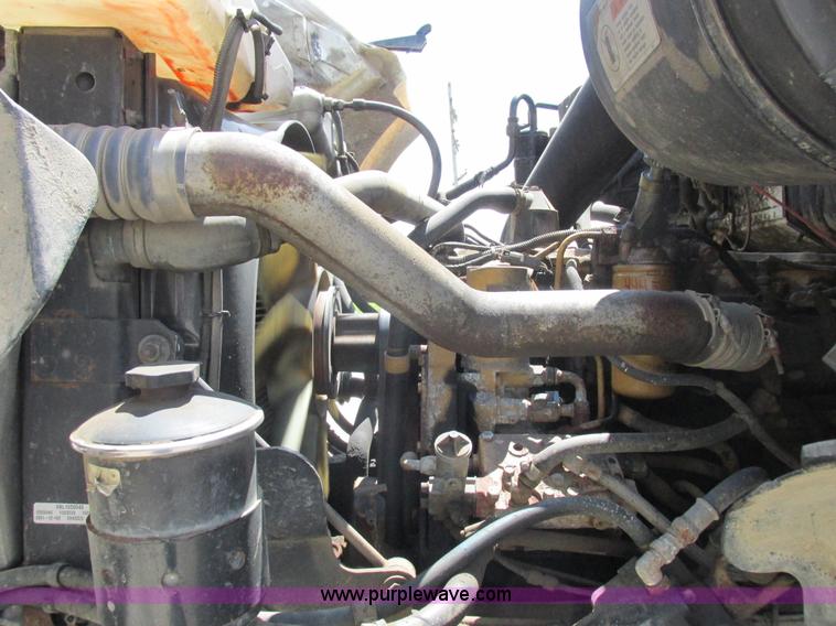 image for item H3257 2002 Sterling L8500 applicator truck