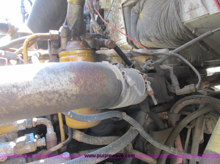 image for item H3257 2002 Sterling L8500 applicator truck